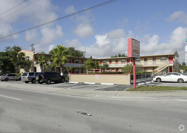 Primary Photo - Bel House Apartments