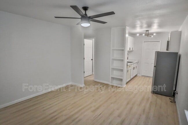 Building Photo - 3040 Weir Ave