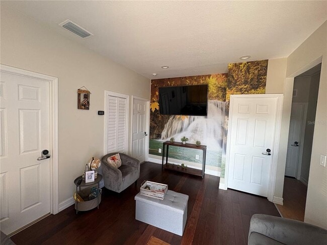 Foto del edificio - 6512 E 23rd Ave