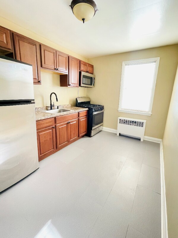 Foto del edificio - 6117 Parkway Dr