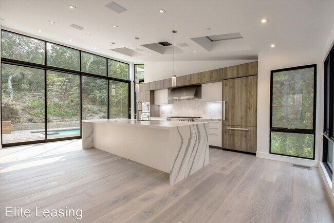 Building Photo - 5 br, 3.5 bath House - 2 Tiptoe Lane