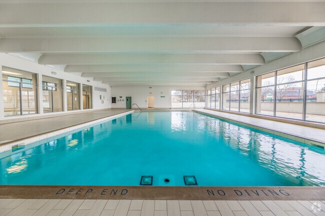 Piscine intérieure - Academy Place