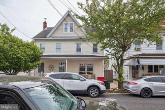 Building Photo - 916 Cedar St