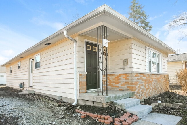 Building Photo - 4623 N Richardt Ave