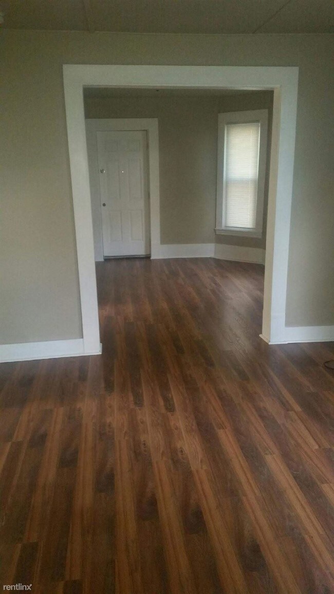 Building Photo - 3 br, 1 bath Apartment - 38 Quimby St NE