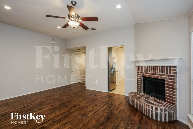Building Photo - 10901 Braemoor Dr