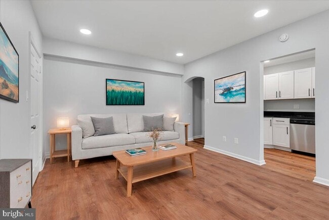 Building Photo - 1909 N Rhodes St