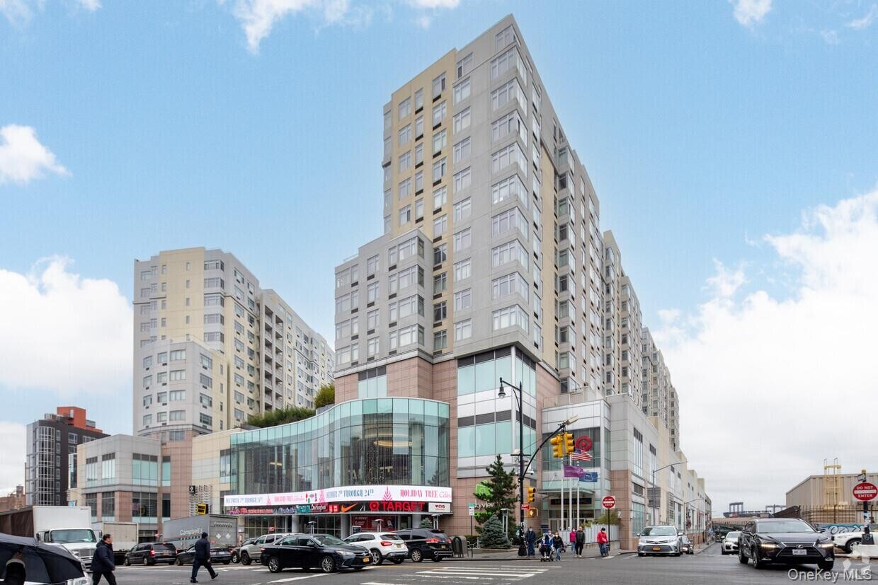 Foto principal - 40-26 College Point Blvd