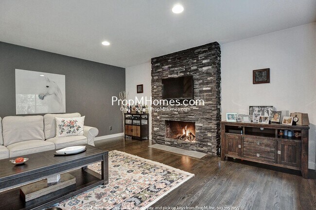 Building Photo - Charming Updated First Addition Cottage!