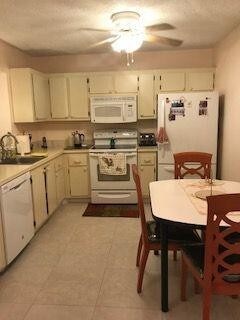 Foto del edificio - 18880 Jolson Ave