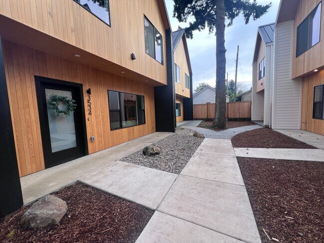 Building Photo - 3534 NE 44th Ave