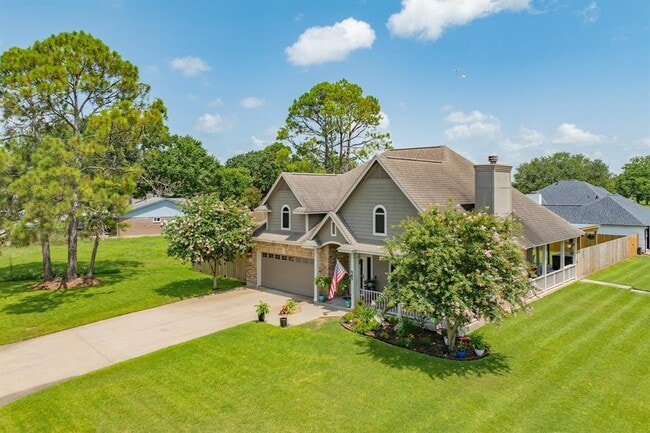 Building Photo - 400 S Amherst Dr