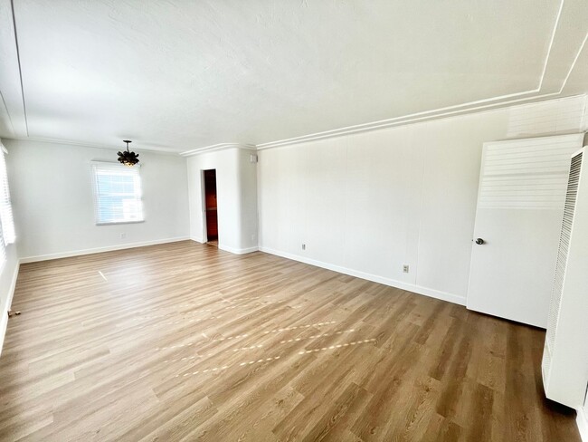 Building Photo - Beautiful 3B 2BA Home in Pacific Beach w/ ...