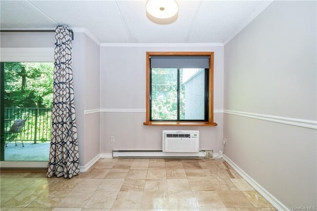 Building Photo - 130 Colonial Pkwy