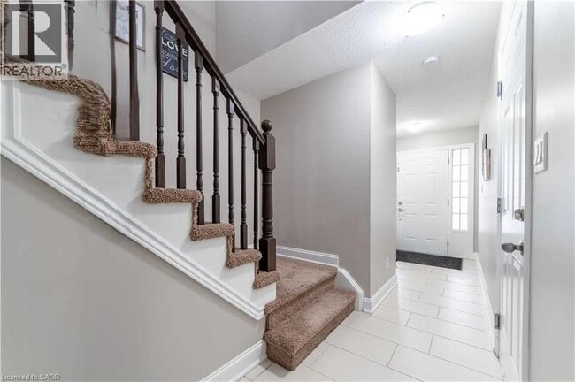 Building Photo - 560 Landgren Ct