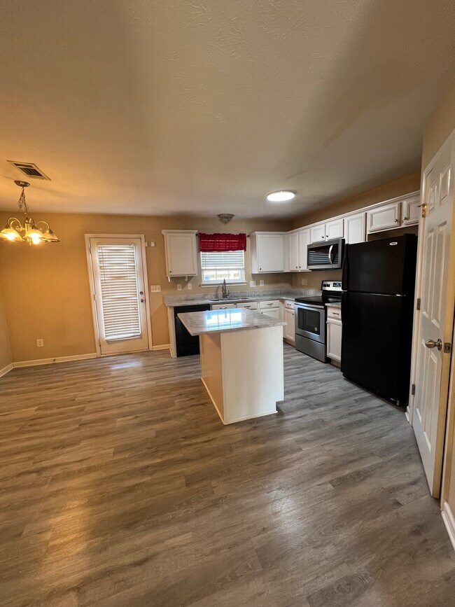 Building Photo - 129 Oak Valley Cir