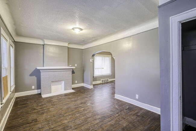 Foto del edificio - 3287 Tyler St