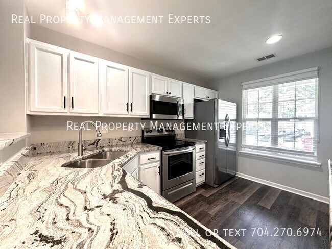 Foto del edificio - 8246 Rudolph Rd