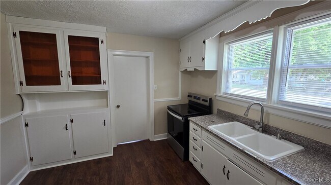 Foto del edificio - 2720 Maplewood Rd