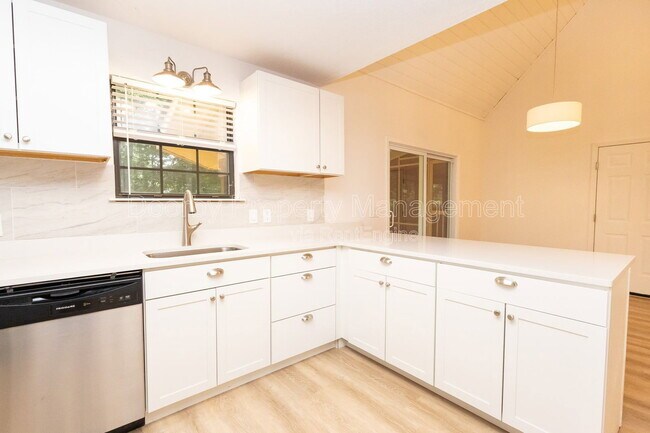 Foto del edificio - 2508 Quail Nest Cir