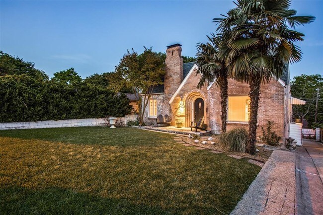 Building Photo - 6902 Vivian Ave