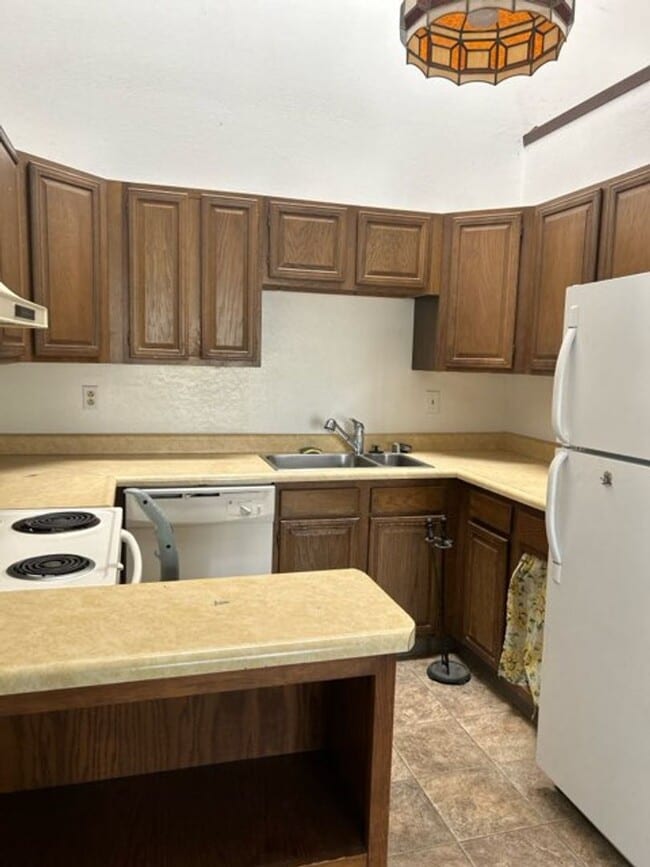 Building Photo - 93 Meadowood Dr