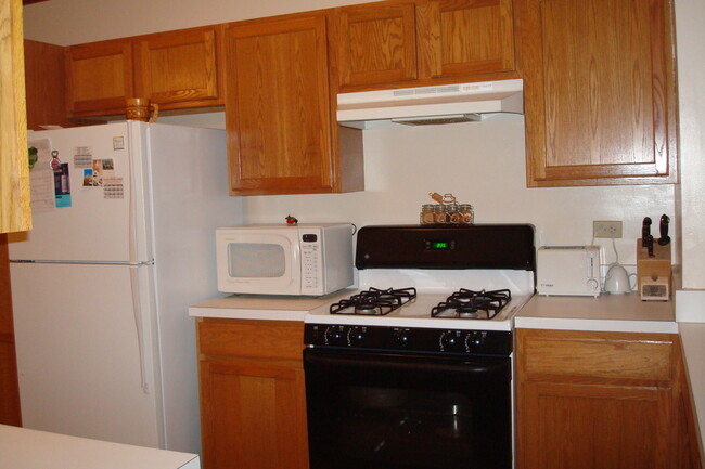 Building Photo - 10 Waverly Ct