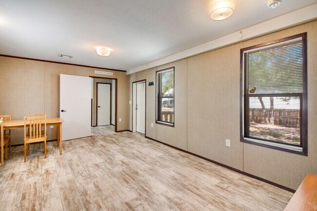 Building Photo - 396 Peachtree Cir