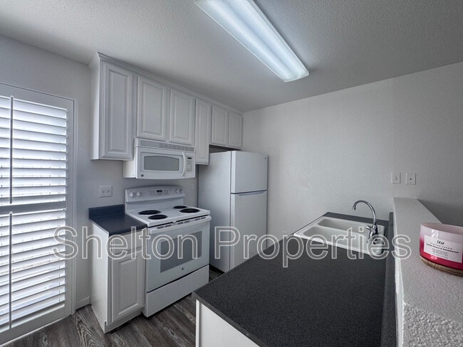 Photo - 3629 E Kings Ave Apartment