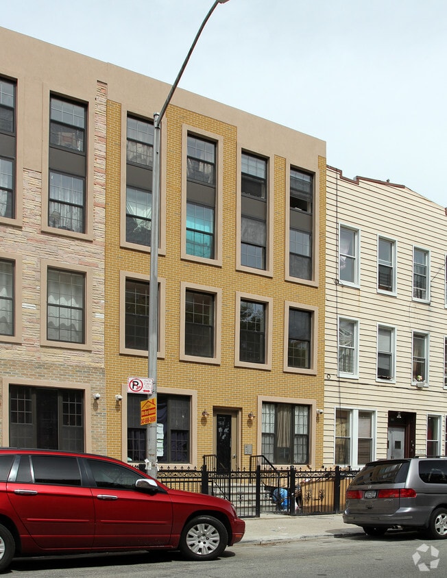 Building Photo - 131 Menahan St