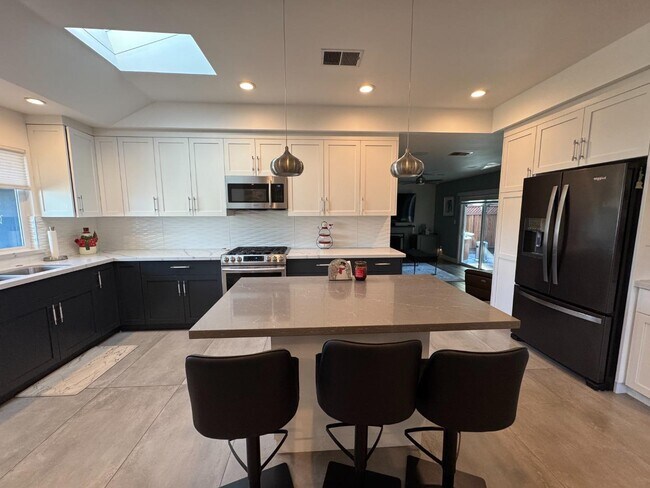 Foto del edificio - 5953 Shawcroft Dr