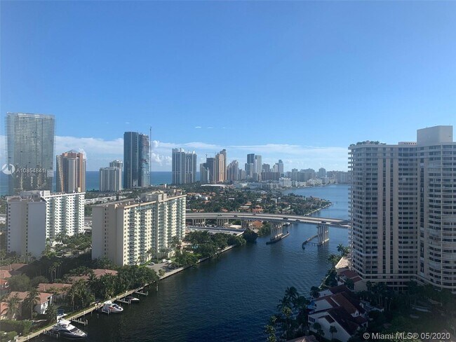 Building Photo - 19667  Turnberry Way 27B Aventura Fl 33180