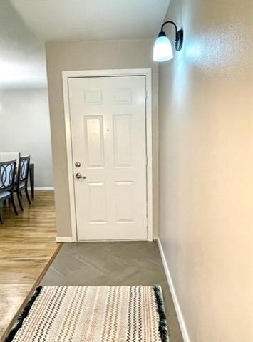 Building Photo - 833 Brentwood Ln