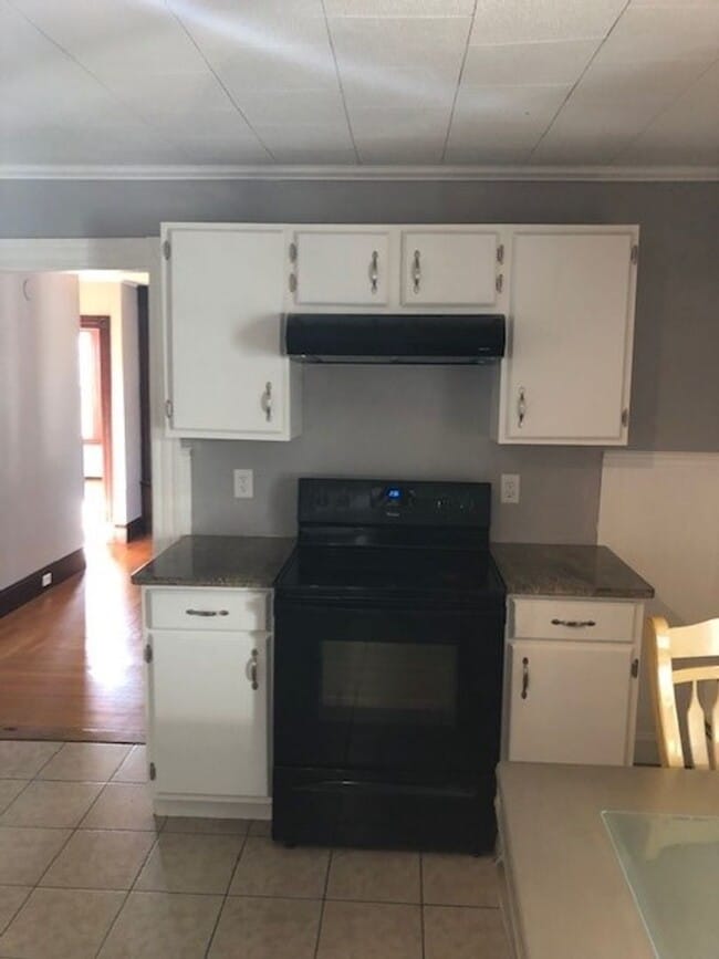 Building Photo - 2BR/1BA Available March 1st!! - Great Resi...
