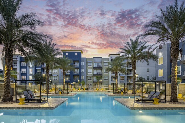 Skye At Mcclintock Station Apartments Tempe Az Apartments Com