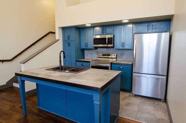 Foto del edificio - C Street Loft Available Early April!