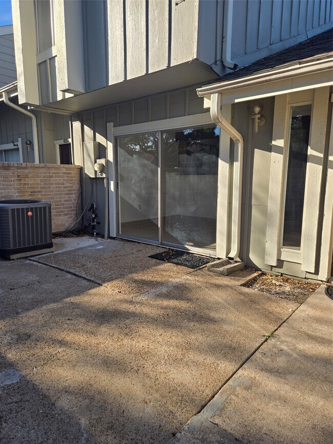 Foto del edificio - 12906 Leader St