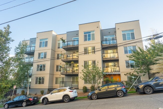 Building Photo - 3202 SW Avalon Way