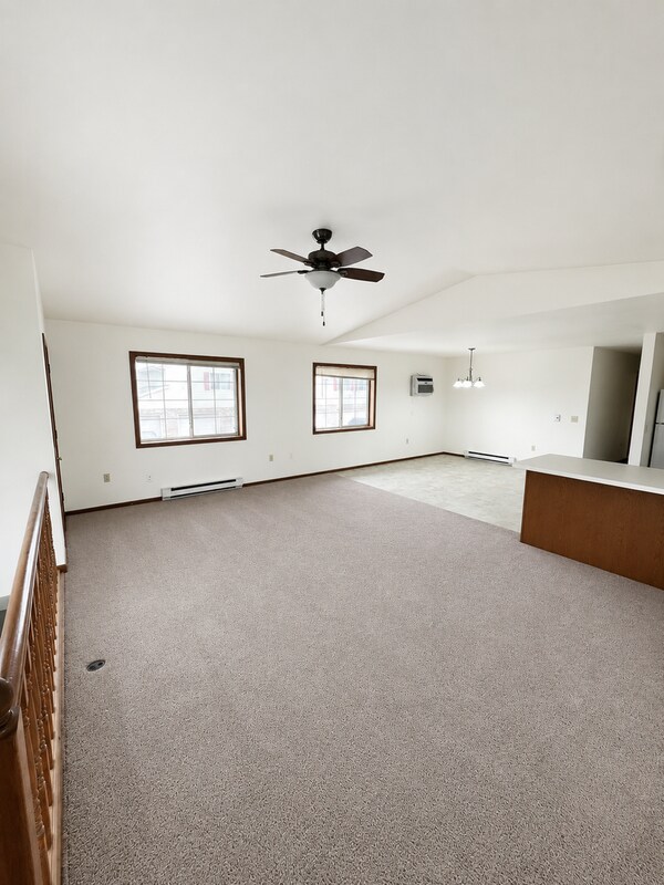 Foto del edificio - 700 Creek Rd