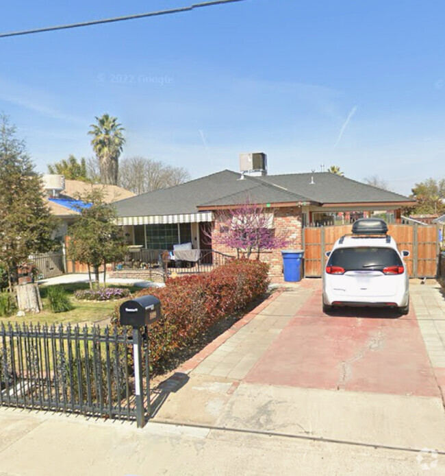 Building Photo - 1409 9th Ave