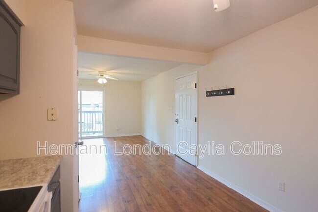 Building Photo - 725 Ridgeside Dr