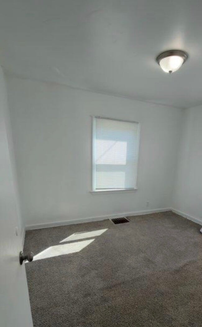 Building Photo - 1720 Park St