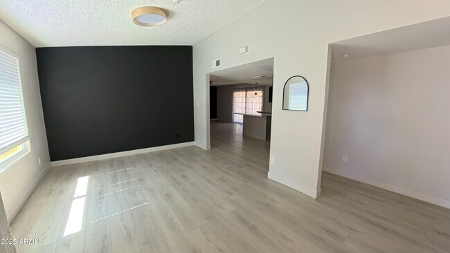 Foto del edificio - 7317 S Palm Dr