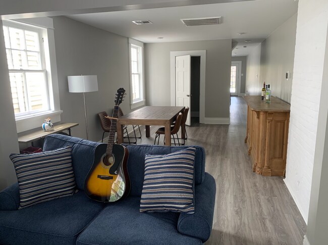Foto del edificio - Charming Duplex in the Heart of Uptown New...