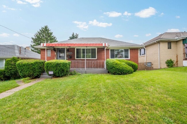 Foto del edificio - Stunning 3 bedroom home in McKeesport available Feb 15!