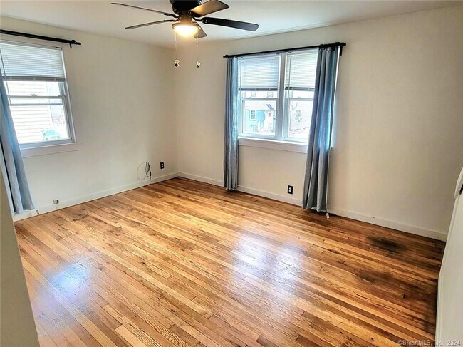 Building Photo - 51 Texas Dr