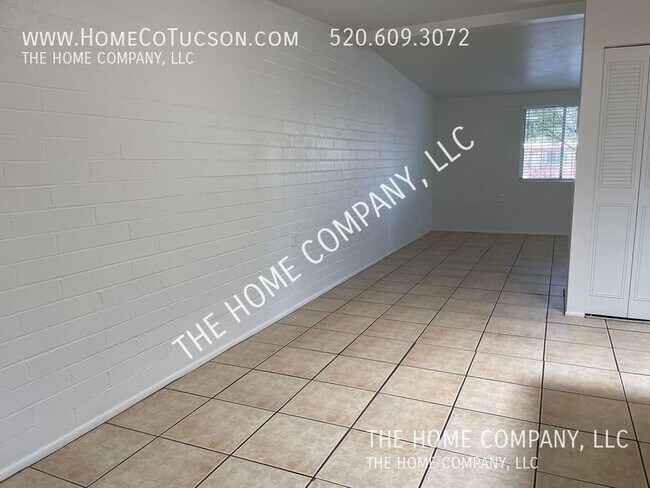 Building Photo - 1534 E Iowa- 2 Bedroom Townhome near Campb...