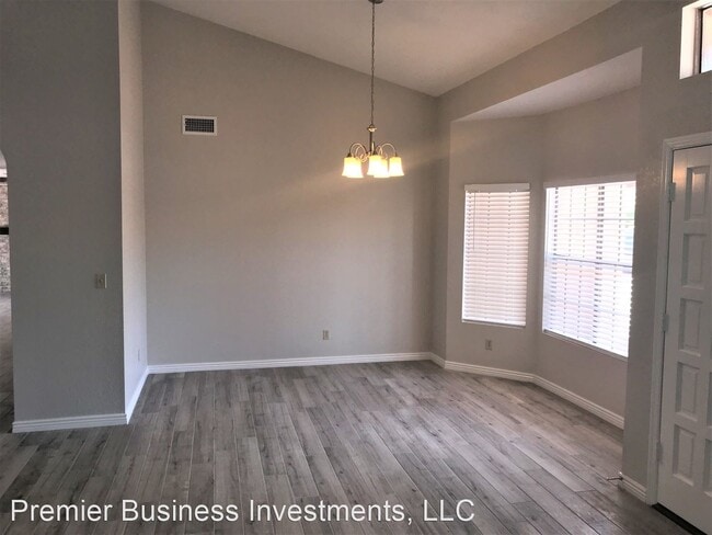 Foto del edificio - 3 br, 2 bath House - 2703 E Kenwood St