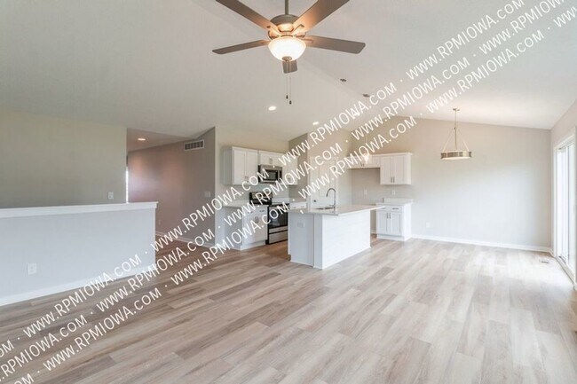 Foto del edificio - CORNER LOT!! 3 Bed, 2 Bath Home in Huxley