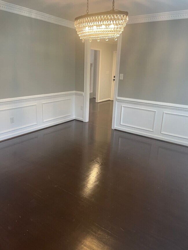 Foto del edificio - Spacious 4 Bedroom near Guilford College